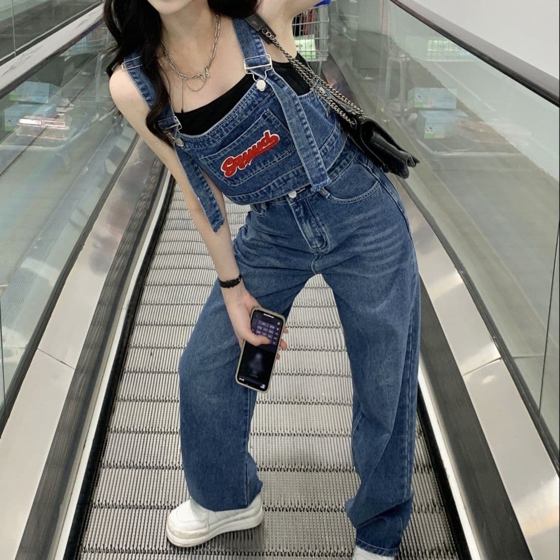 オーバーオール風ロゴ入りビスチェトップス＆ハイウエストストレートデニムパンツ 華奢見え甘辛MIXセットアップ（上下別売り）