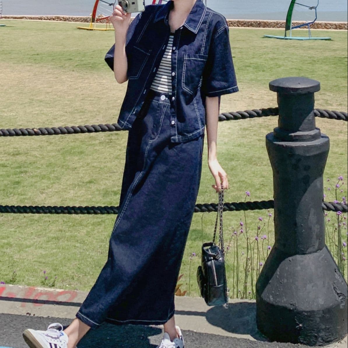 ダークデニムセットアップ 薄手半袖シャツジャケット・バックスリットロングスカート 夏向け 大人可愛い韓国風ツーピース