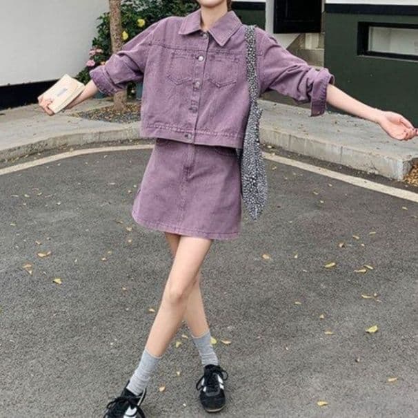 ゆったりデニムジャケット＆Aラインミニスカート 高級感漂う大人の細見えパープルセットアップ
