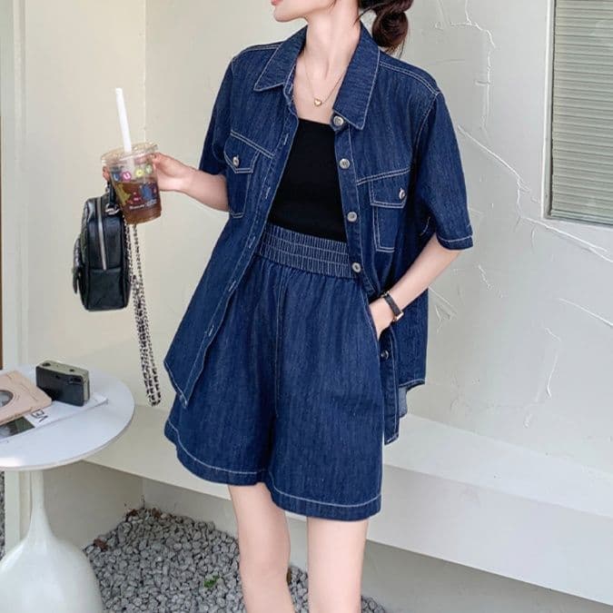 デニムセットアップ 半袖デニムシャツとワイドショートパンツの夏向け濃紺カジュアルツーピースセット