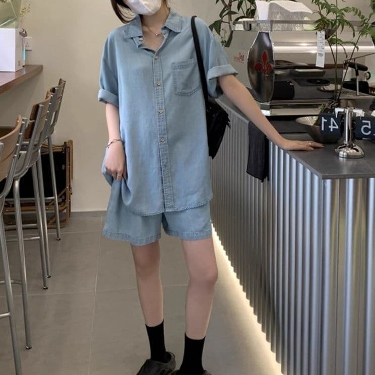 デニムセットアップ 薄手半袖シャツ×ショートパンツ ゆったりカジュアルな夏向け2点セット