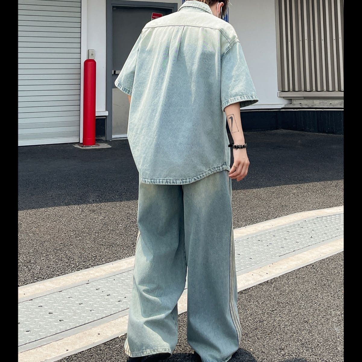 ウォッシュ加工半袖シャツ×ワイドパンツ メンズ向け ストライプ入りデニムセットアップ