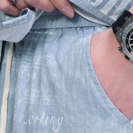 文字柄入りデニム半袖シャツ&ショートパンツ メンズ向け 夏の爽やかセットアップ(上下別売り)