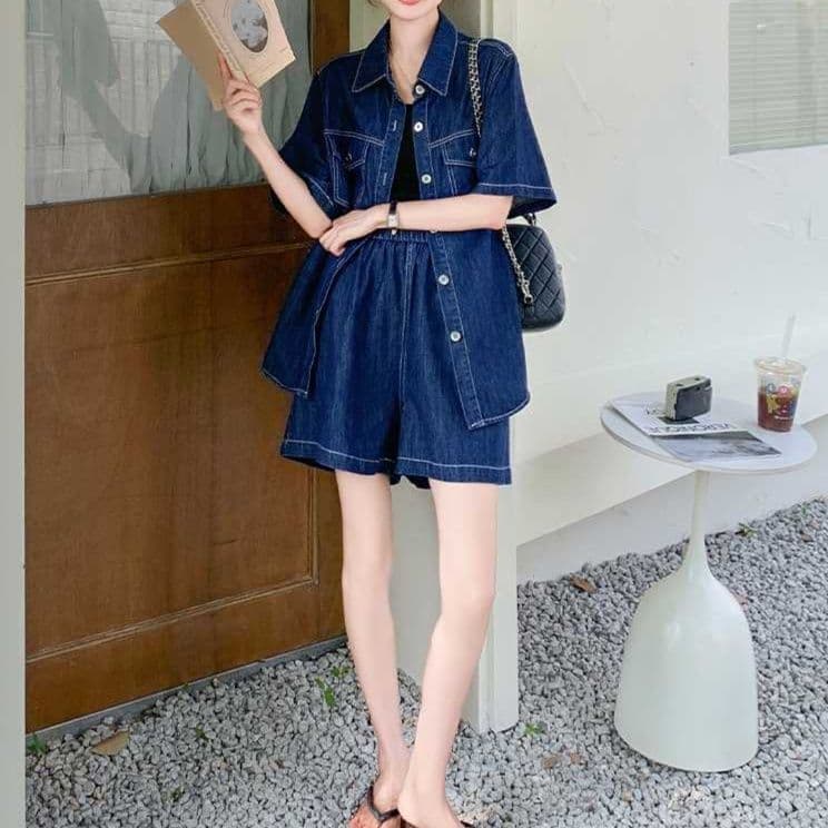 デニムセットアップ 半袖デニムシャツとワイドショートパンツの夏向け濃紺カジュアルツーピースセット