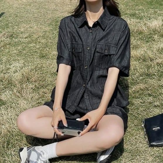 ブラックデニムセットアップ 半袖シャツ&フレアミニキュロット 大人可愛い夏向け2点セット
