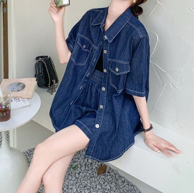 デニムセットアップ 半袖デニムシャツとワイドショートパンツの夏向け濃紺カジュアルツーピースセット