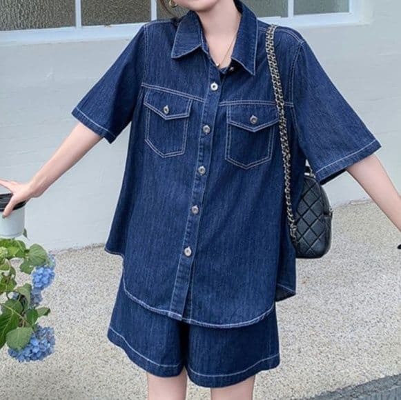 デニムセットアップ 半袖デニムシャツとワイドショートパンツの夏向け濃紺カジュアルツーピースセット